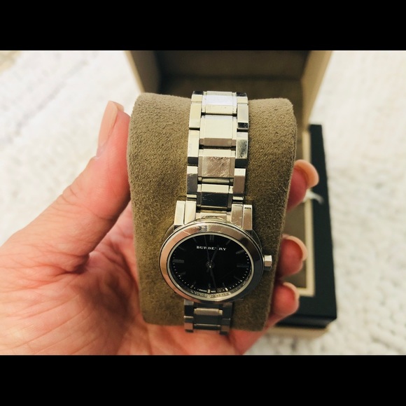 Authentic Burberry Watch with tags included - Picture 5 of 6